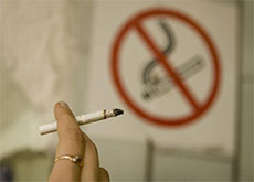 Изображение из статьи: В аэропортах и поездах могут разрешить курить