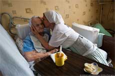 Изображение из статьи: Забота о больных стариках