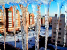 Изображение из статьи: Сосули угрожают нашим жизням! Куда жаловаться?