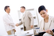 Изображение из статьи: ​Устройство на работу через знакомых: "за" и "против"